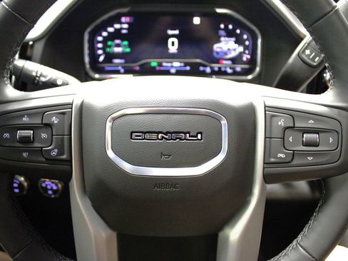 Used 2025 GMC Sierra 2500 Denali image 13