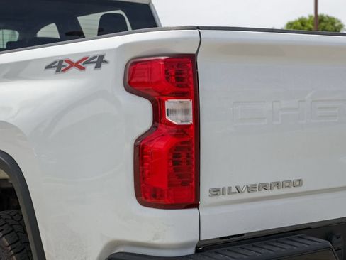 Used 2022 Chevrolet Silverado 2500 Custom w/ Custom Value Package AWD/4WD image 7