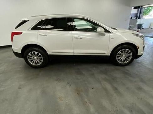 Used 2018 Cadillac XT5 Luxury w/ Driver Awareness Package AWD/4WD image 8