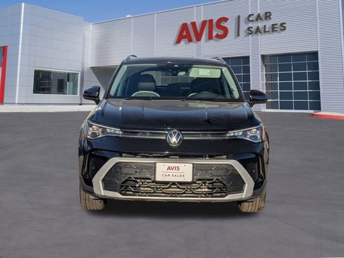 Used 2025 Volkswagen Taos SE image 10