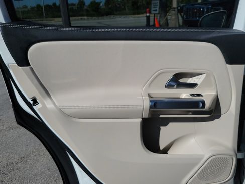 Used 2022 Mercedes-Benz GLB 250 image 26