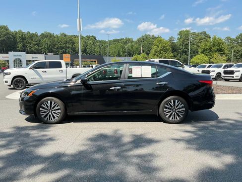 Used 2024 Nissan Altima 2.5 SV AWD/4WD image 2