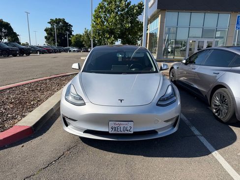 Used 2018 Tesla Model 3 Long Range RWD image 2