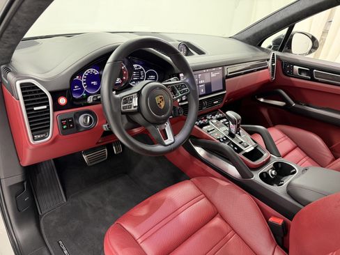 Certified 2021 Porsche Cayenne Turbo S AWD/4WD image 27