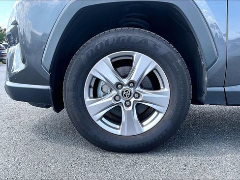 Used 2022 Toyota RAV4 XLE FWD image 2