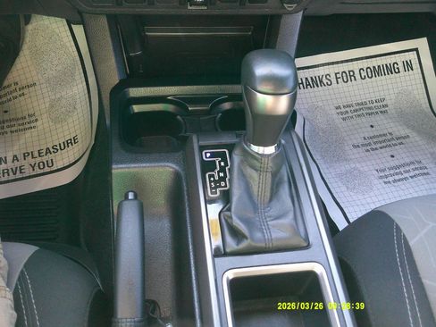 Used 2022 Toyota Tacoma TRD Off-Road image 23