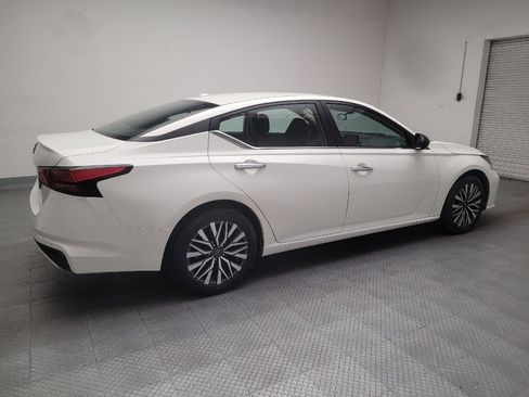 Used 2025 Nissan Altima 2.5 SV FWD image 10