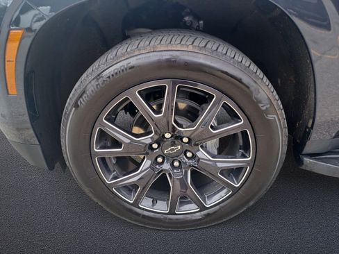 Used 2025 Chevrolet Suburban Premier AWD/4WD image 33