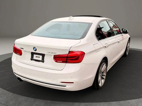 Used 2017 BMW 330i xDrive Sedan AWD/4WD image 4