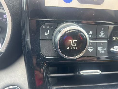 Used 2023 Toyota Highlander XLE FWD image 20