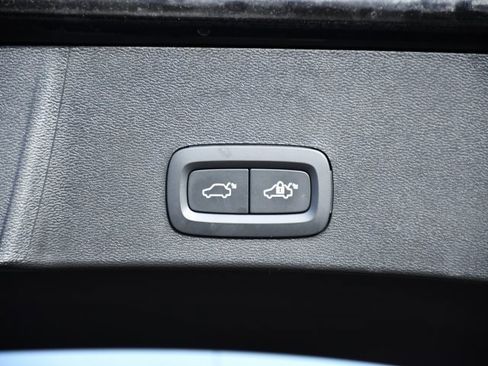 Certified 2025 Volvo XC40 B5 Core image 27