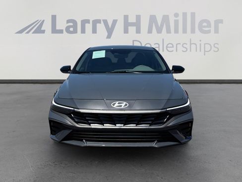 Used 2025 Hyundai Elantra Sport FWD image 8