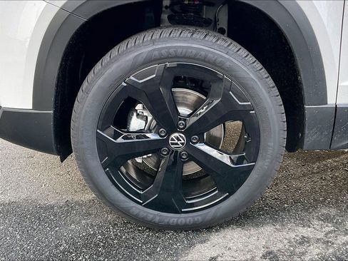 New 2026 Volkswagen Taos SEL image 8