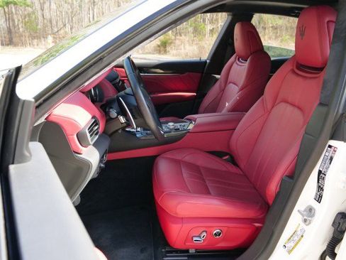 Used 2022 Maserati Levante Modena image 3