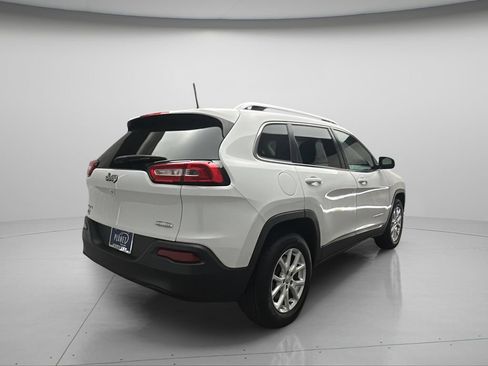 Used 2016 Jeep Cherokee Latitude w/ Cold Weather Group AWD/4WD image 7