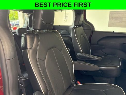 New 2027 Chrysler Pacifica Limited AWD/4WD image 12
