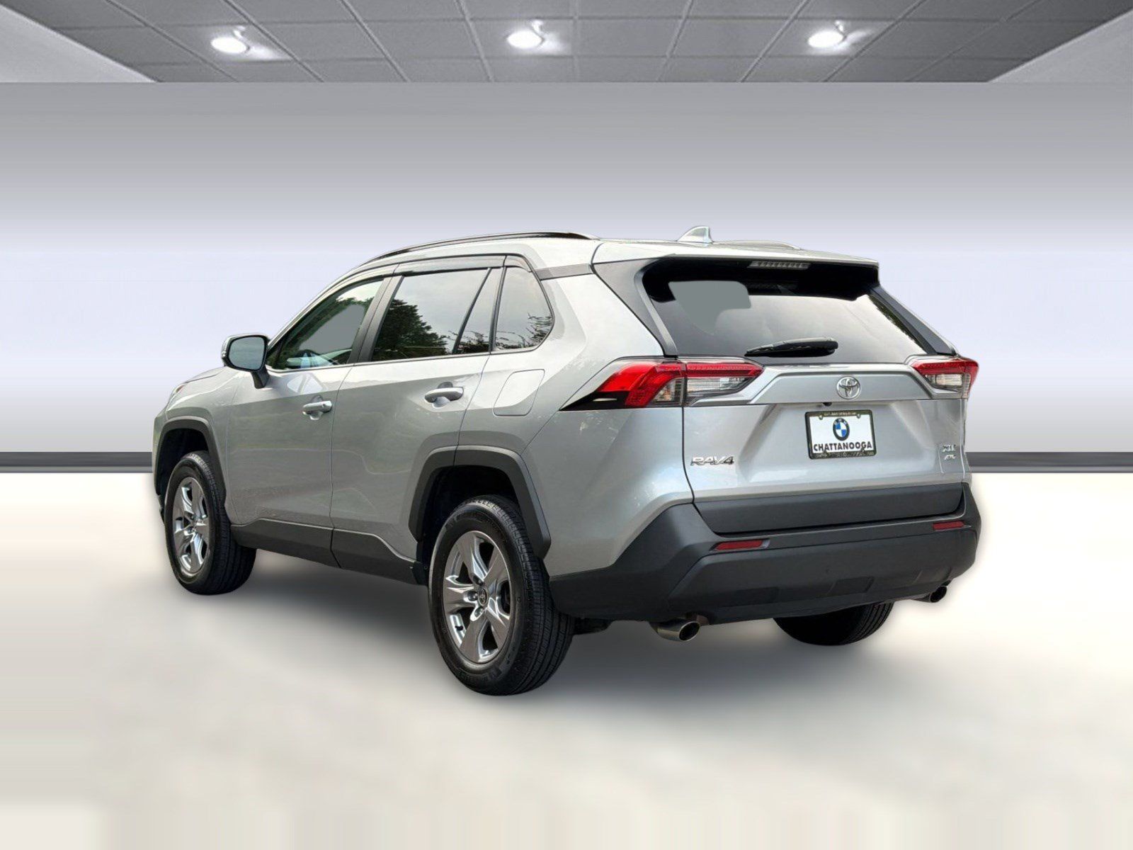 Used 2022 Toyota RAV4 XLE w/ Convenience Package AWD/4WD image 3
