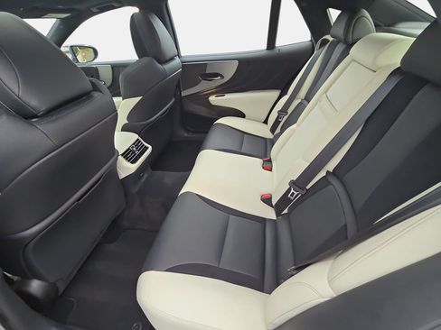 Used 2025 Lexus LS 500 F Sport AWD/4WD image 14