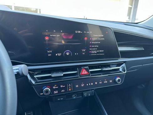 Certified 2025 Kia Niro EX Touring image 25