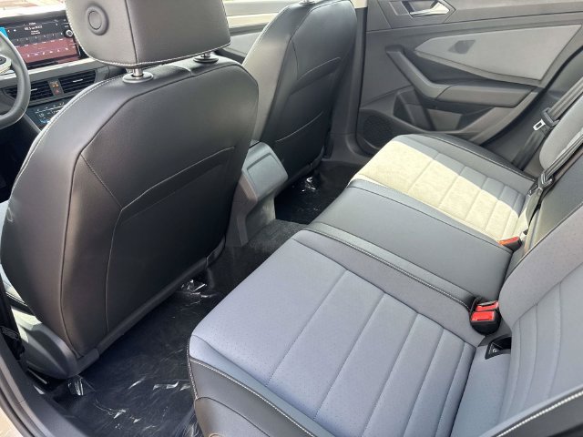 New 2026 Volkswagen Jetta SE FWD image 8