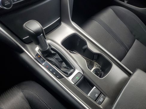 Used 2018 Honda Accord EX image 21