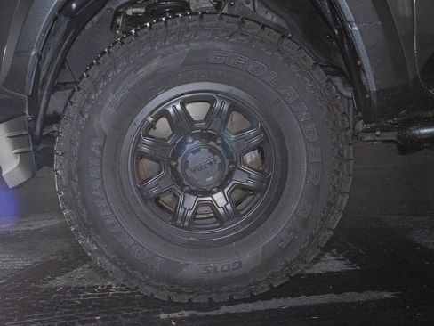 Used 2019 Toyota Tacoma SR image 11