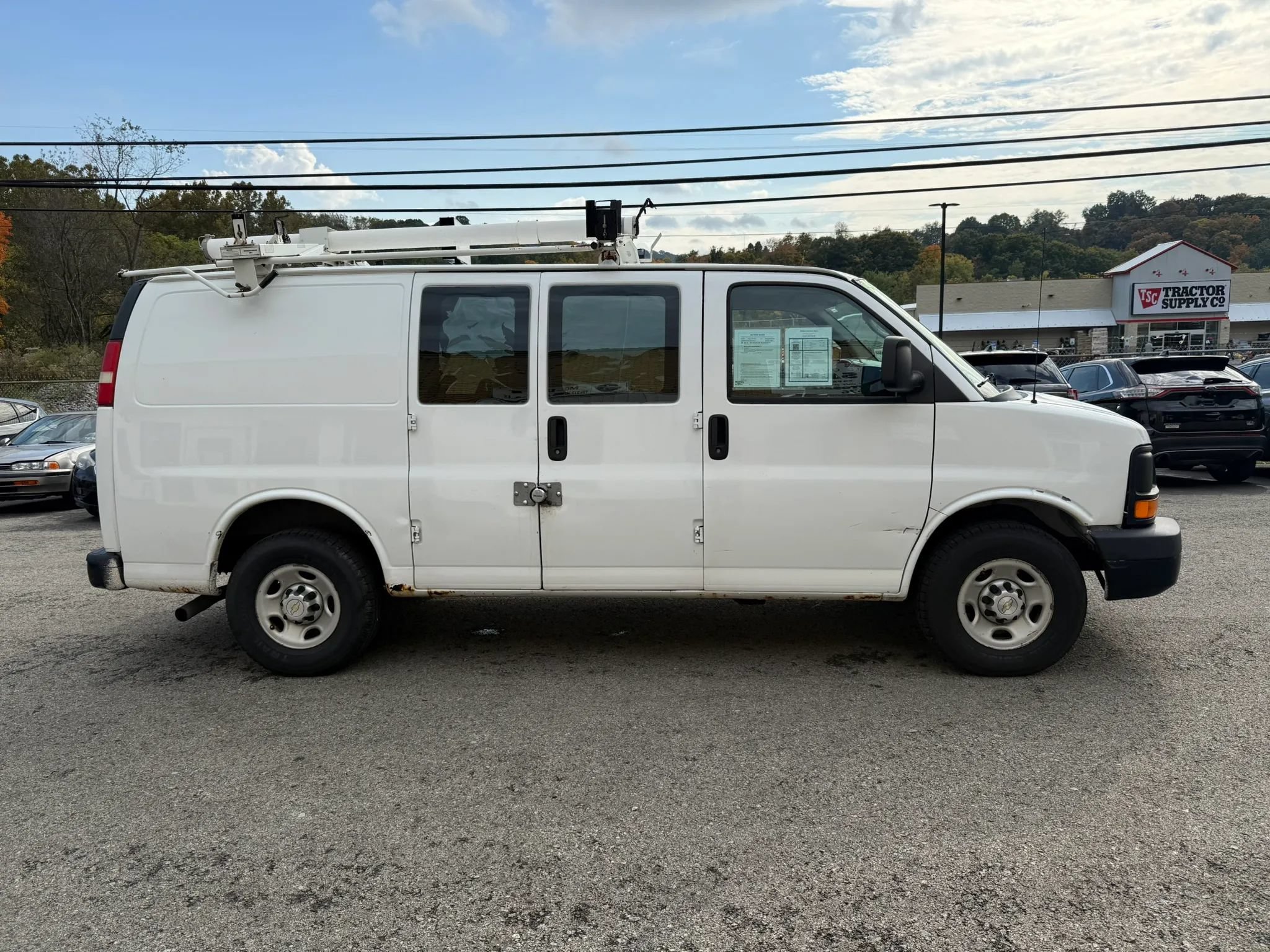 Used 2011 Chevrolet Express 2500 RWD image 4