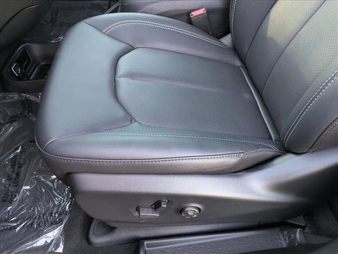 New 2026 Chrysler Pacifica Select image 4