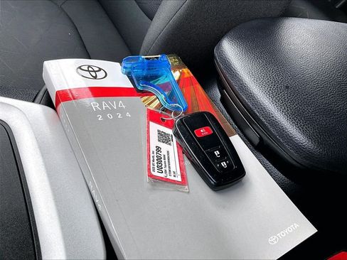 Certified 2024 Toyota RAV4 XLE FWD image 29