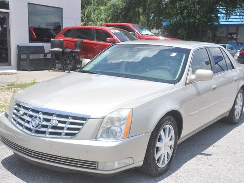 Used 2008 Cadillac DTS FWD image 6