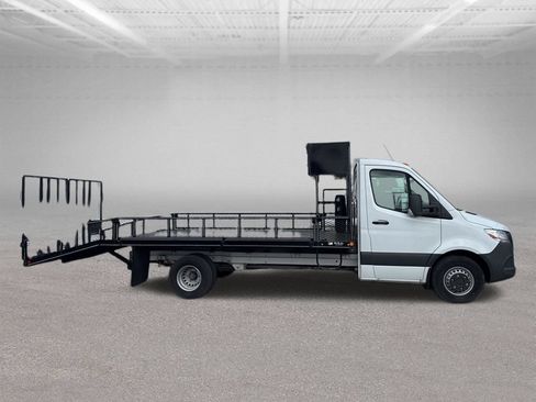 Used 2023 Mercedes-Benz Sprinter 4500 image 7