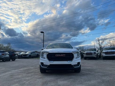 Used 2023 GMC Terrain SLE AWD/4WD image 4