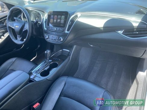 Used 2017 Chevrolet Malibu Premier w/ Driver Confidence Package FWD image 12