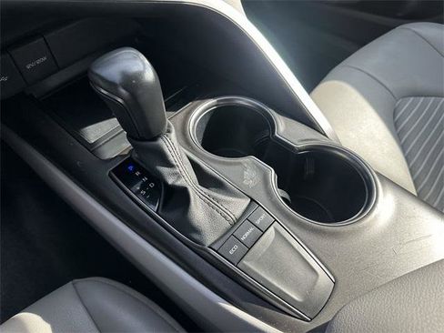 Used 2024 Toyota Camry SE image 18