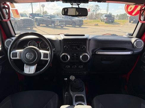 Used 2016 Jeep Wrangler Unlimited Sahara image 36