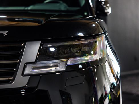 Used 2024 Land Rover Range Rover SV AWD/4WD image 42