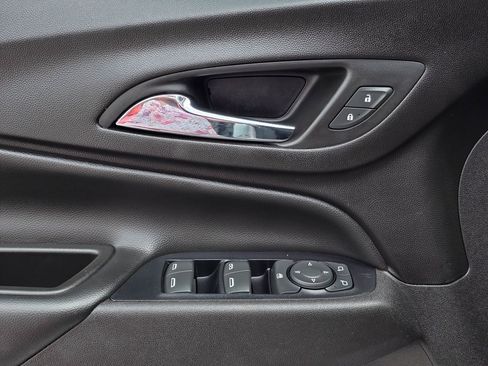 Used 2020 Chevrolet Equinox LT image 12