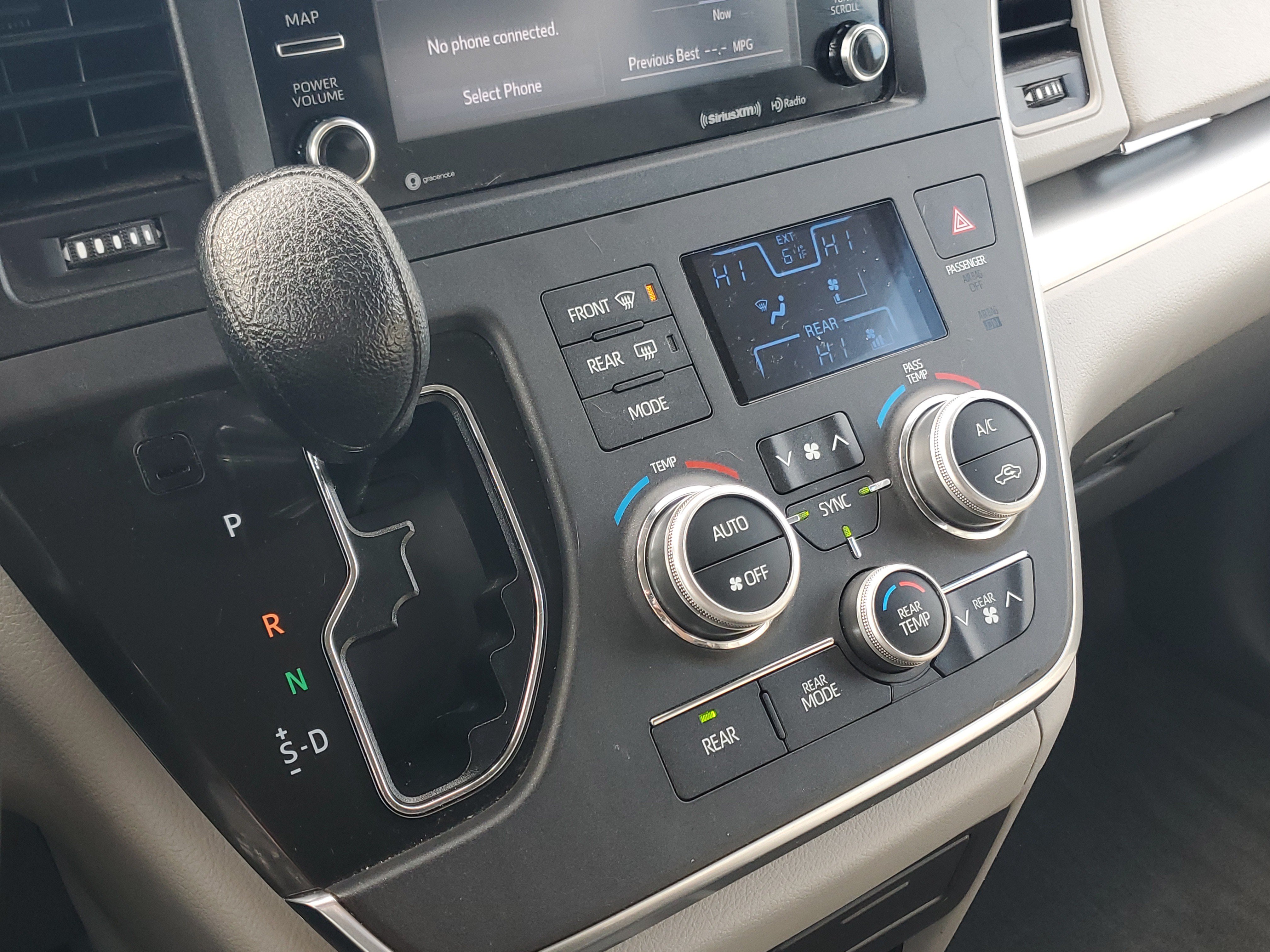 Certified 2019 Toyota Sienna LE FWD image 30