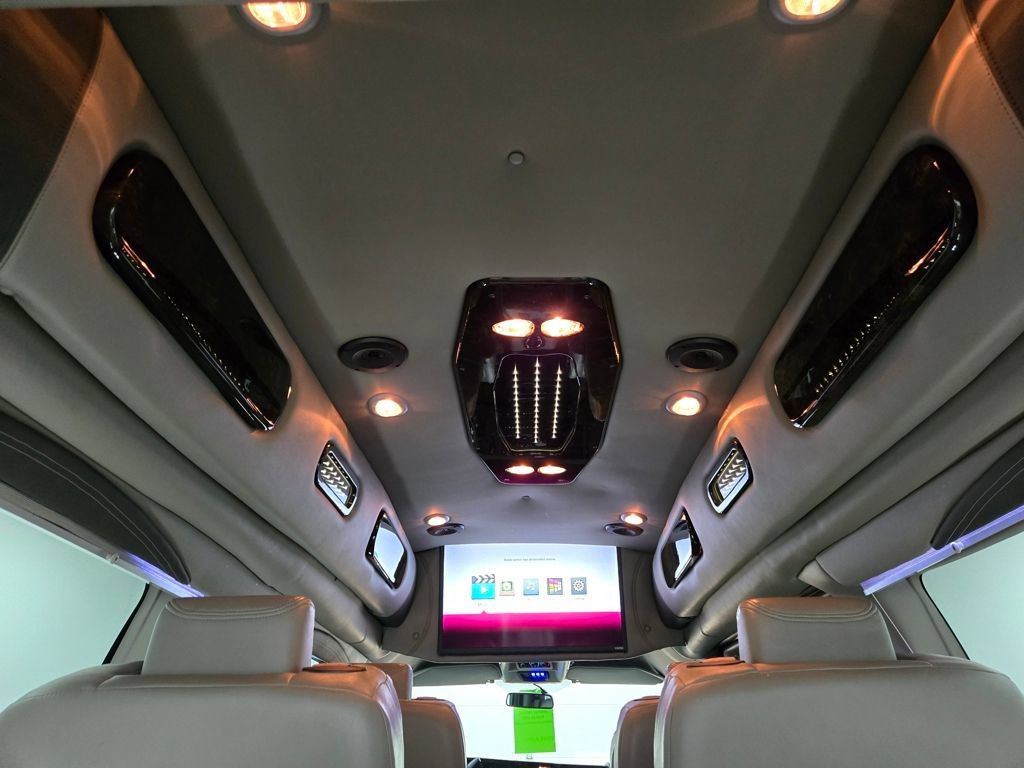 Used 2023 Chevrolet Express 2500 Extended RWD image 10