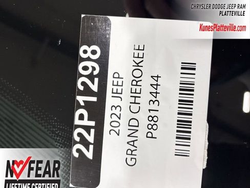 Used 2023 Jeep Grand Cherokee L Laredo image 31