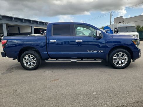 Used 2020 Nissan Titan SL w/ Moonroof Package AWD/4WD image 4