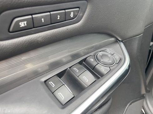 Used 2025 Cadillac XT4 Premium Luxury FWD image 9
