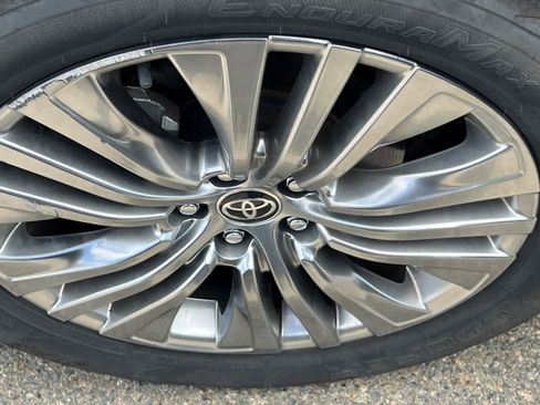 Used 2021 Toyota Venza Limited AWD/4WD image 10