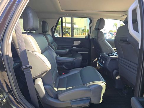 Used 2025 Ford Expedition Active AWD/4WD image 12