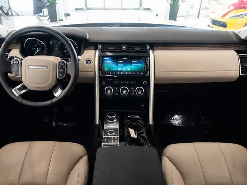 Used 2017 Land Rover Discovery HSE AWD/4WD image 9