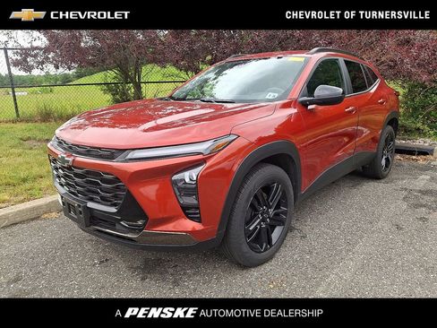 Used 2024 Chevrolet Trax ACTIV w/ Driver Confidence Package FWD image 1