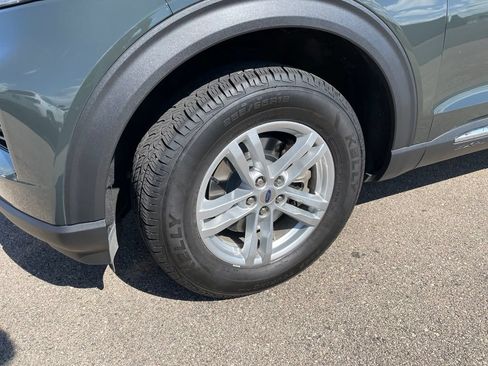 Used 2023 Ford Explorer XLT w/ Equipment Group 202A AWD/4WD image 3