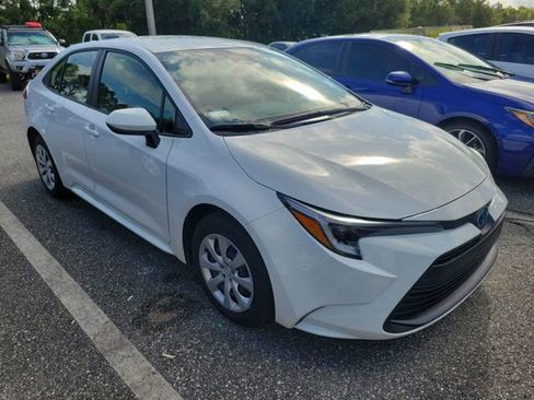 Used 2025 Toyota Corolla LE FWD image 2