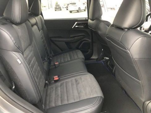 Used 2024 Mitsubishi Outlander SE image 18