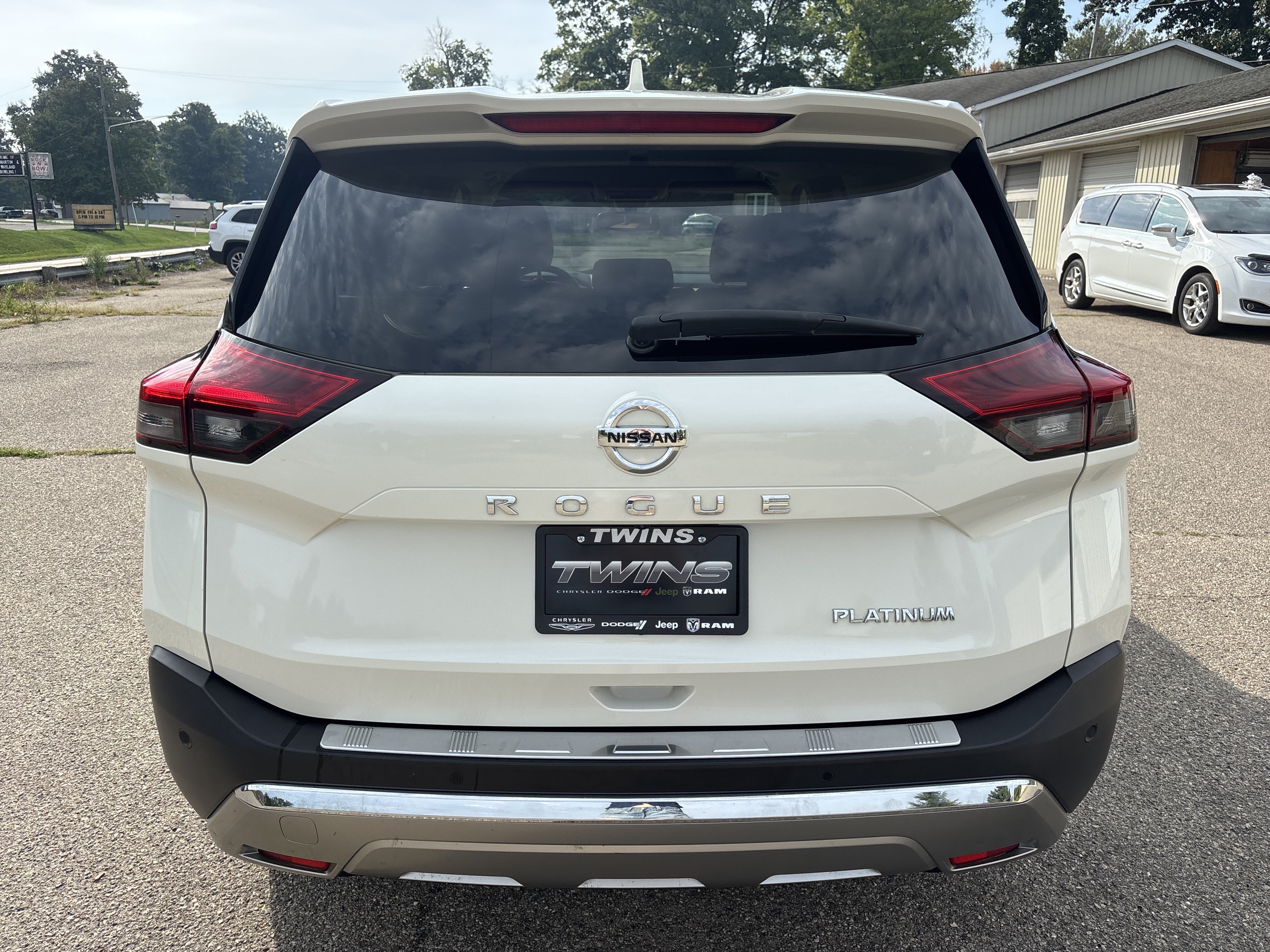 Used 2021 Nissan Rogue Platinum FWD image 4